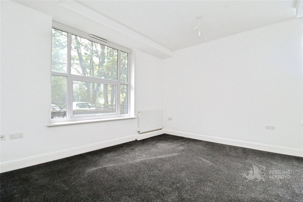 Property photo 3 of 6 Bedroom