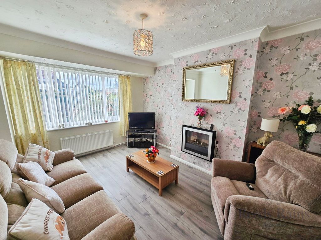 Property photo 3 of 17 Picture No. 02