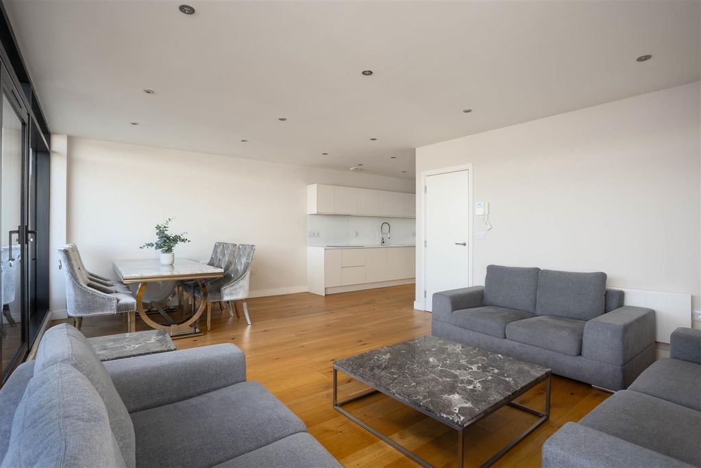 Property photo 2 of 15 00006.Jpg