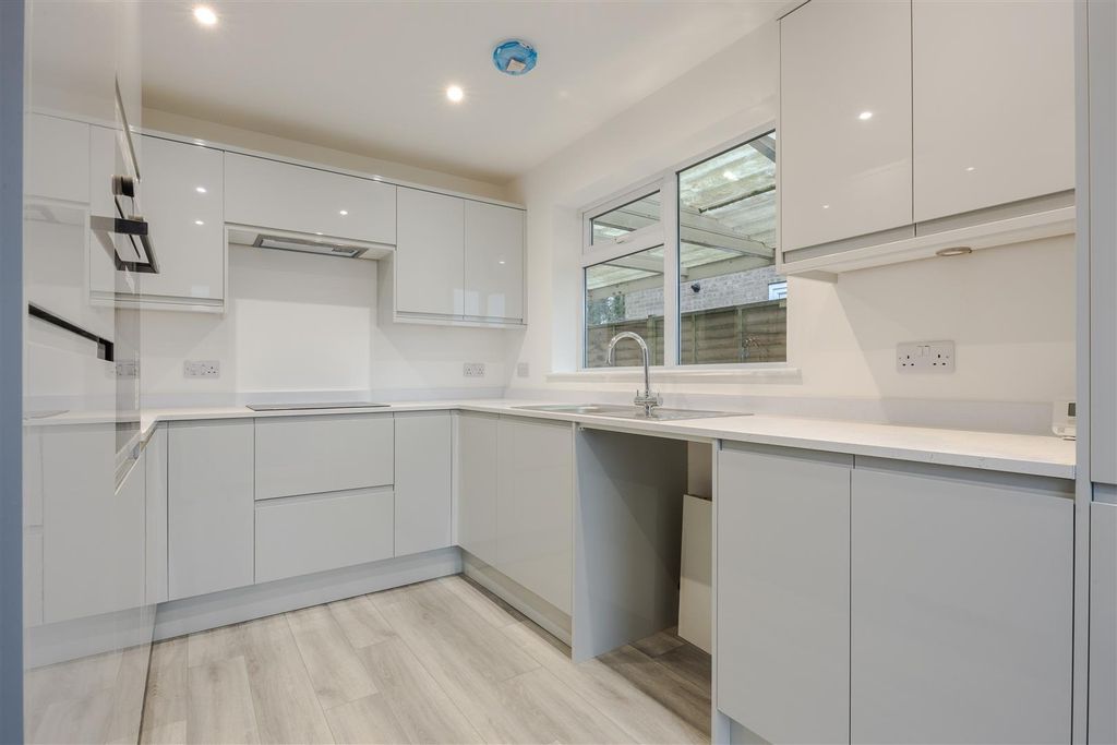 Property photo 2 of 14 Kitchen