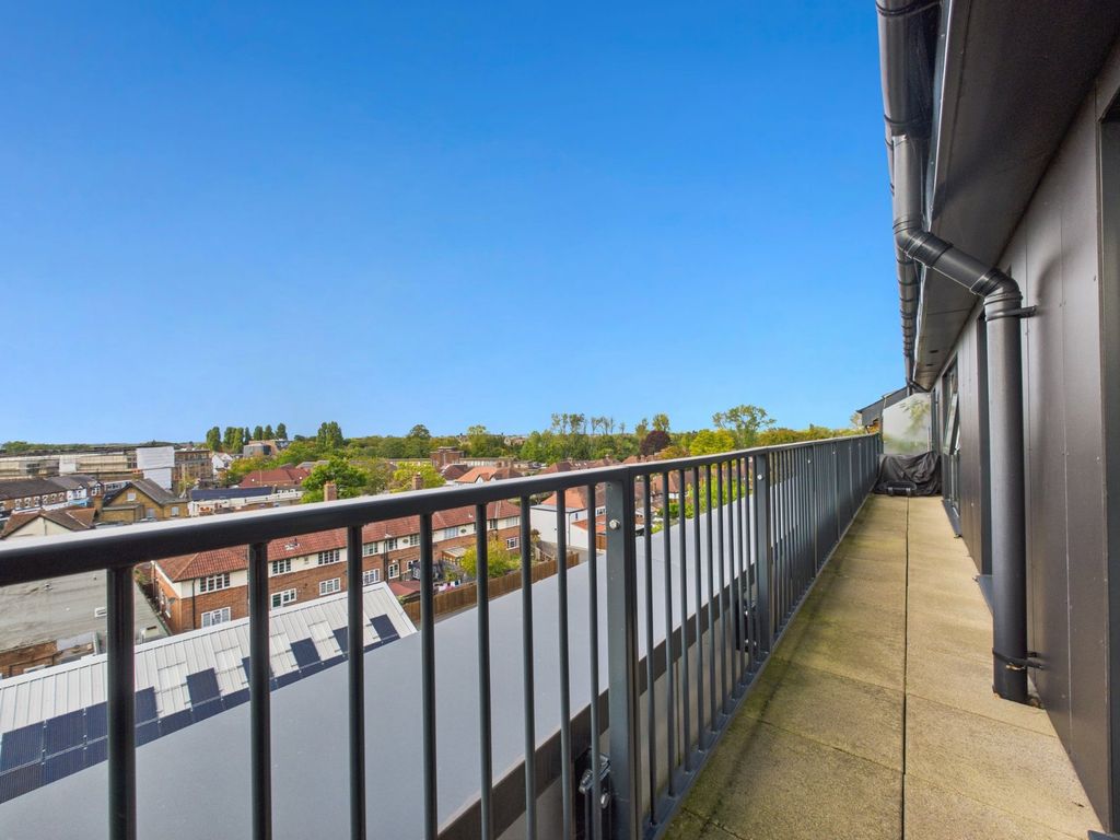 Property photo 3 of 16 Picture No. 11