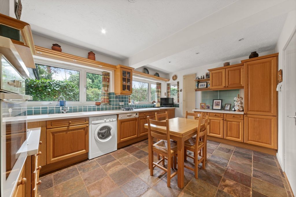 Property photo 3 of 31