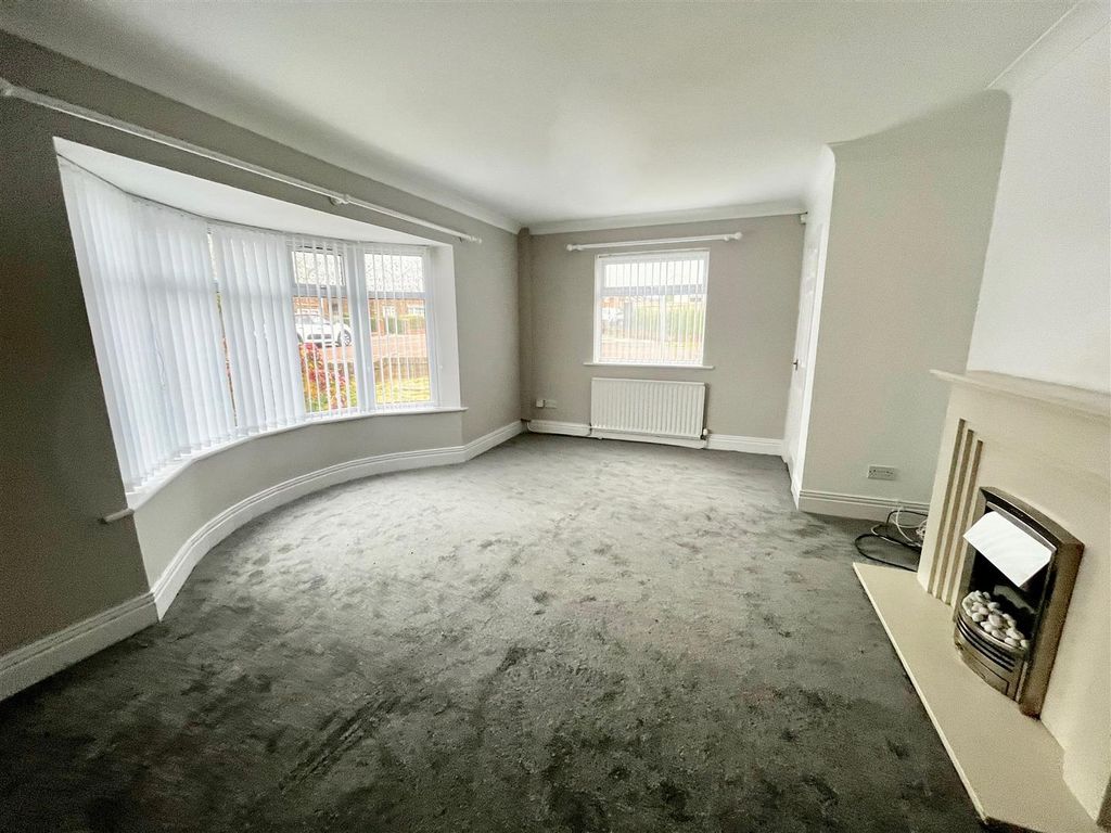 Property photo 2 of 12 Lounge