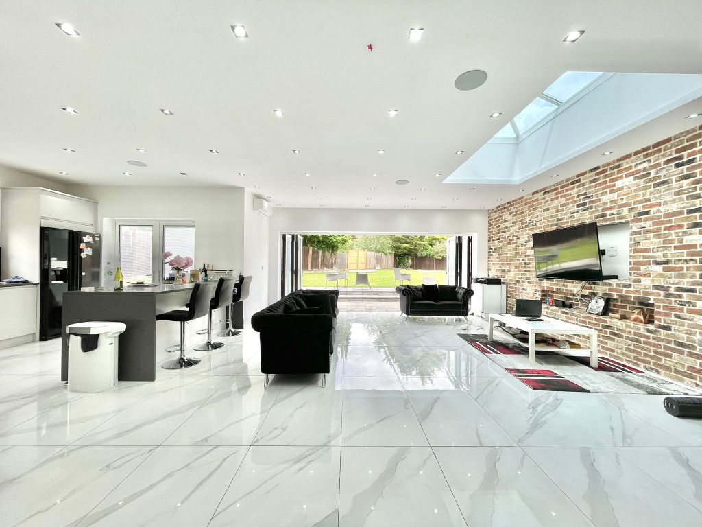 Property photo 1 of 28