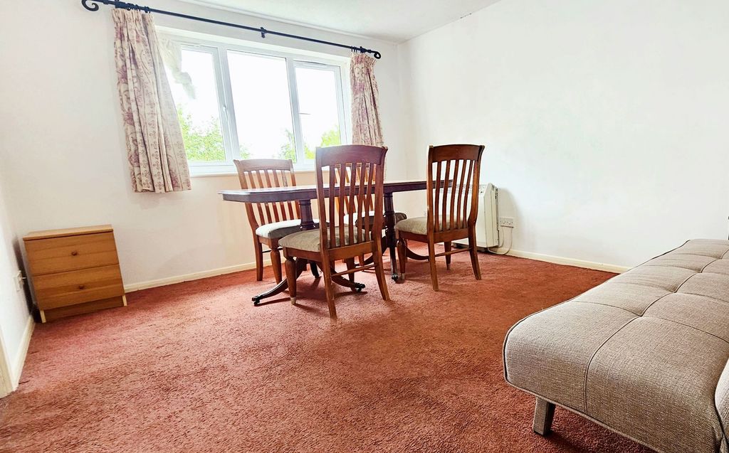Property photo 2 of 5