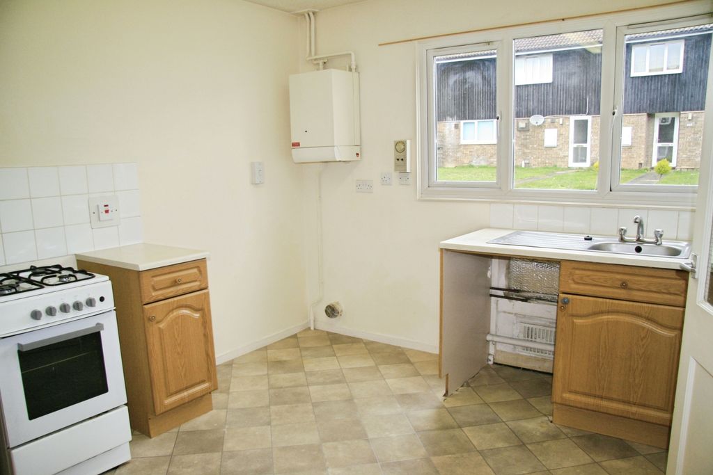 Property photo 3 of 8 Kitchen