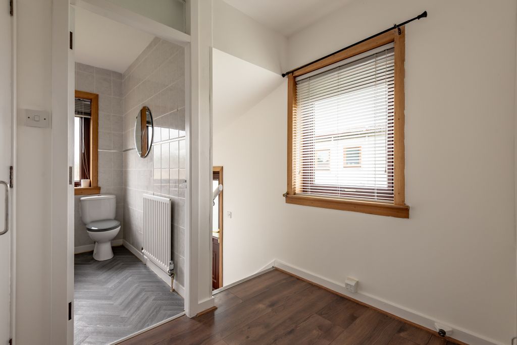 Property photo 3 of 17 Upper Landing