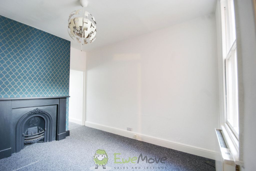 Property photo 3 of 7 Lounge