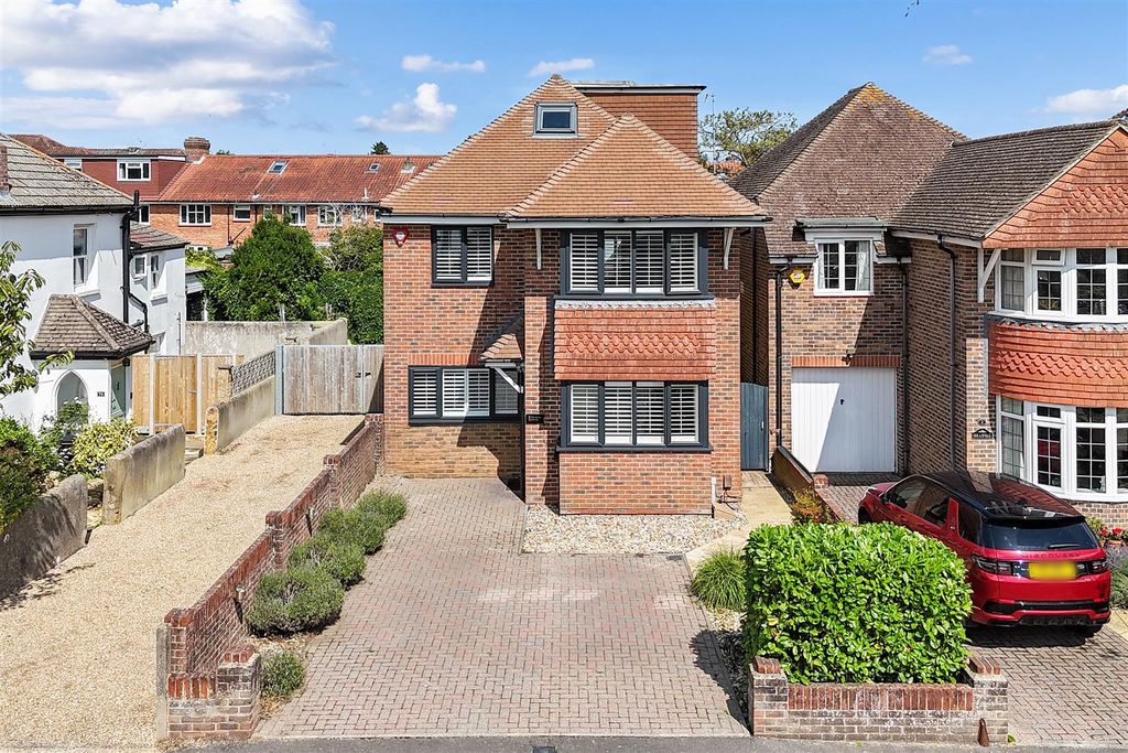 Property photo 1 of 28 Wallace Mews, 1-003.Jpg