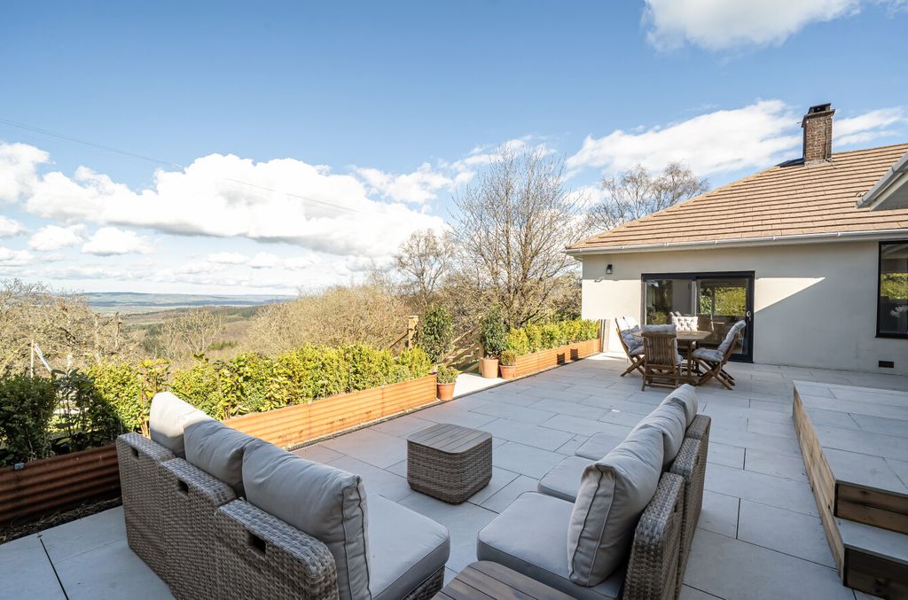 Property photo 2 of 63 1435534-3-69cc076...