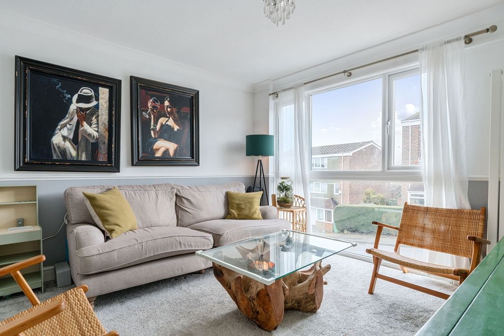 Property photo 2 of 20 Lounge