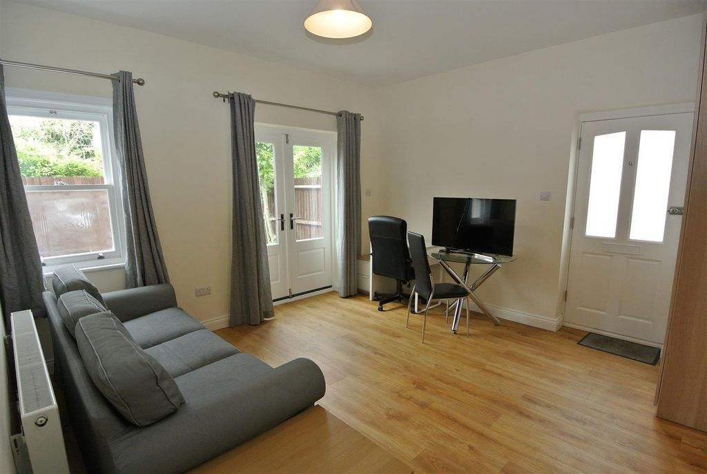 Property photo 3 of 13 Lounge.Jpg