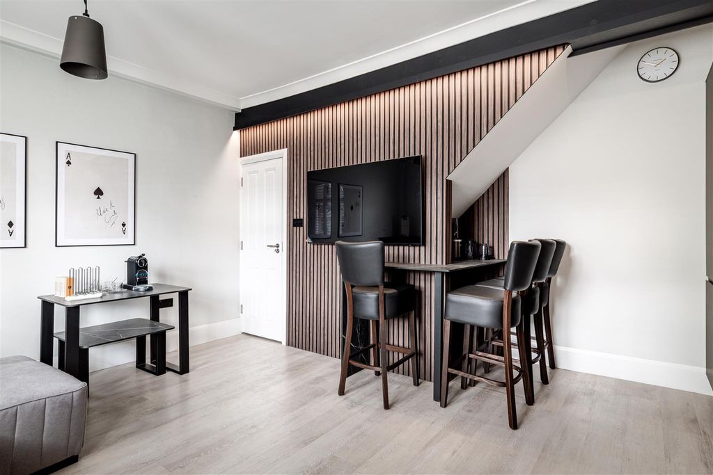 Property photo 3 of 11 Northfields Avenue-7.Jpg
