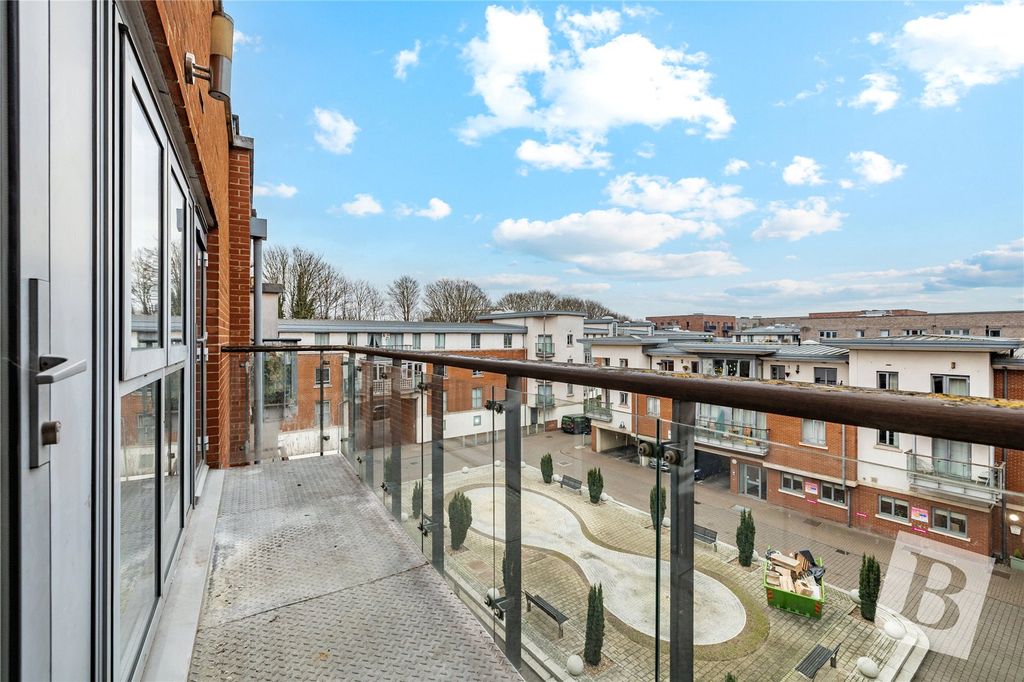 Property photo 1 of 7 Balcony