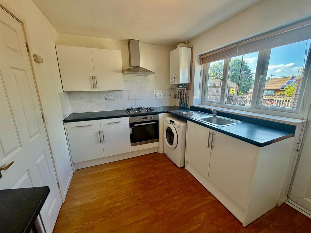 Property photo 3 of 16 Fitted Kitchen: