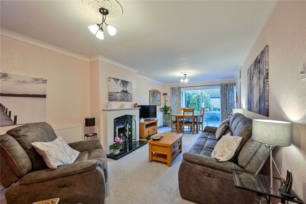 Property photo 2 of 20 Picture No. 12