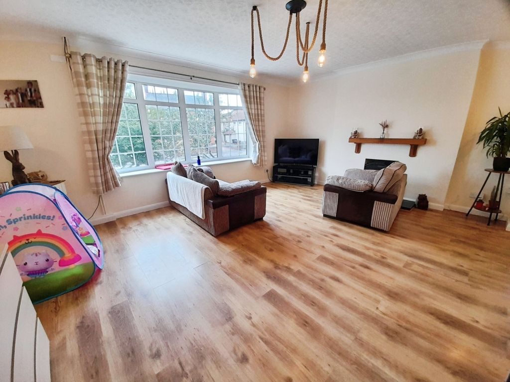 Property photo 2 of 12 Pbox-Living_Room-326242.Jpg