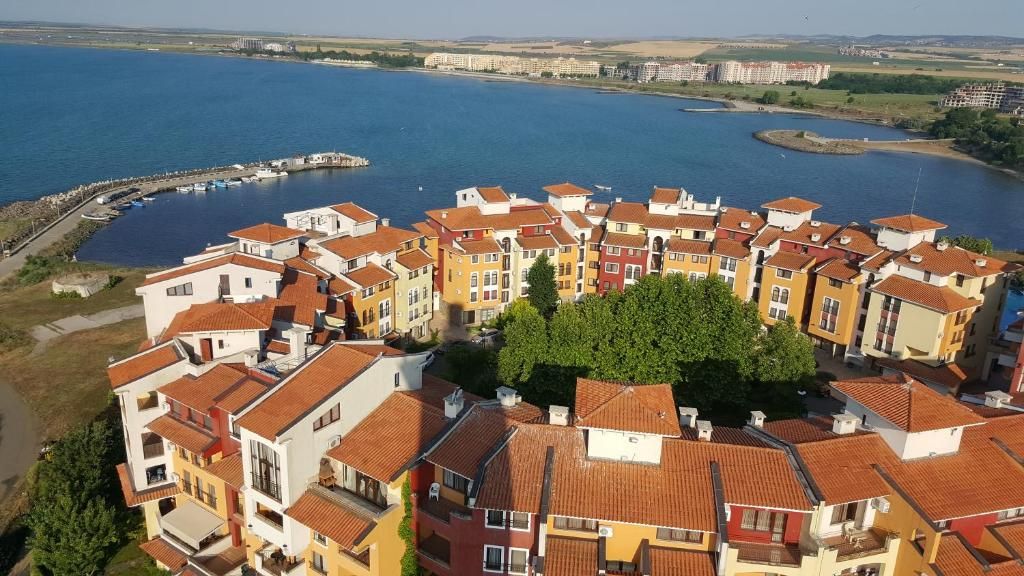 Property photo 1 of 24