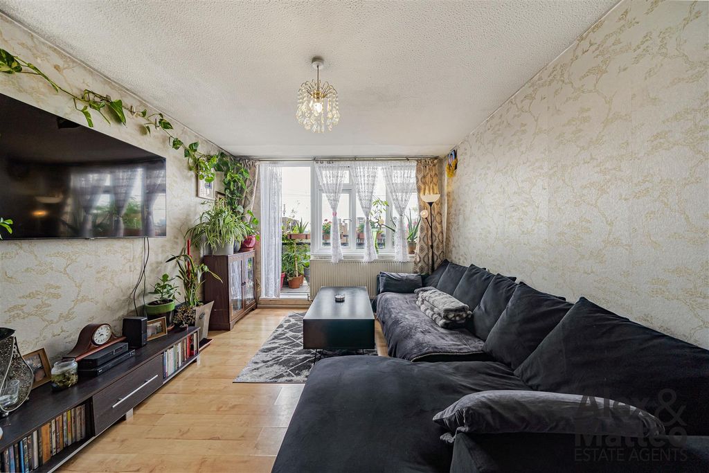 Property photo 1 of 23 Layard Square