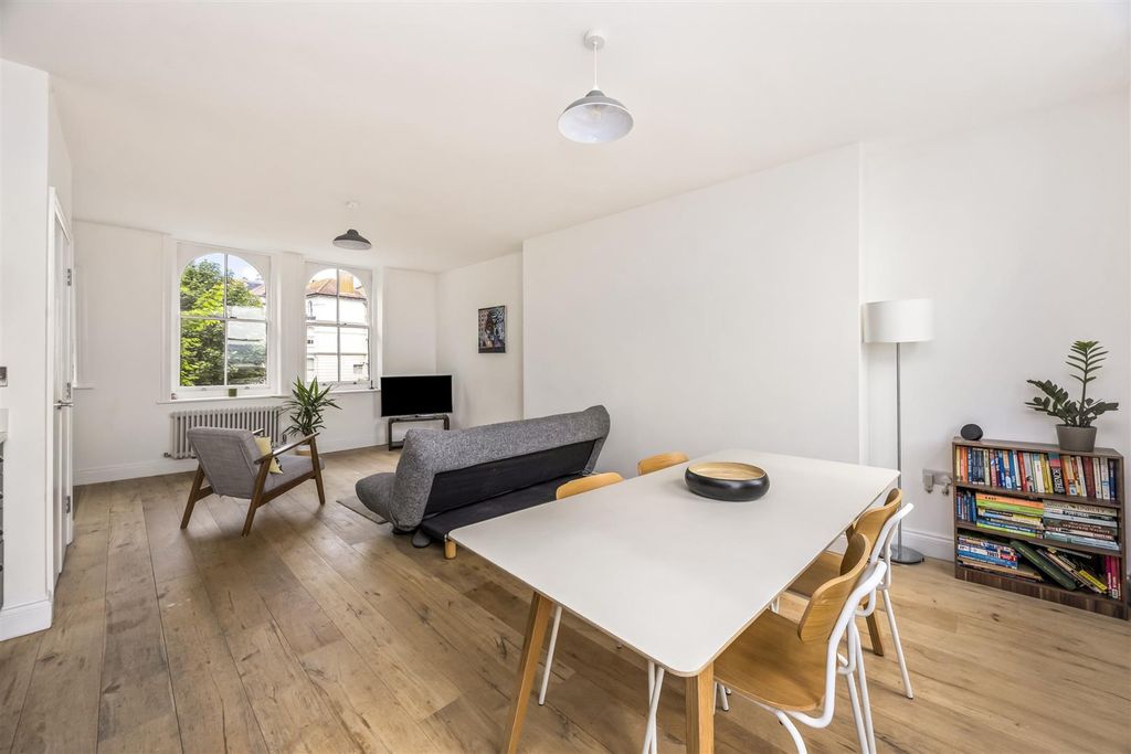Property photo 3 of 12 Buckingham Road, 78, Flat 3-002.Jpg