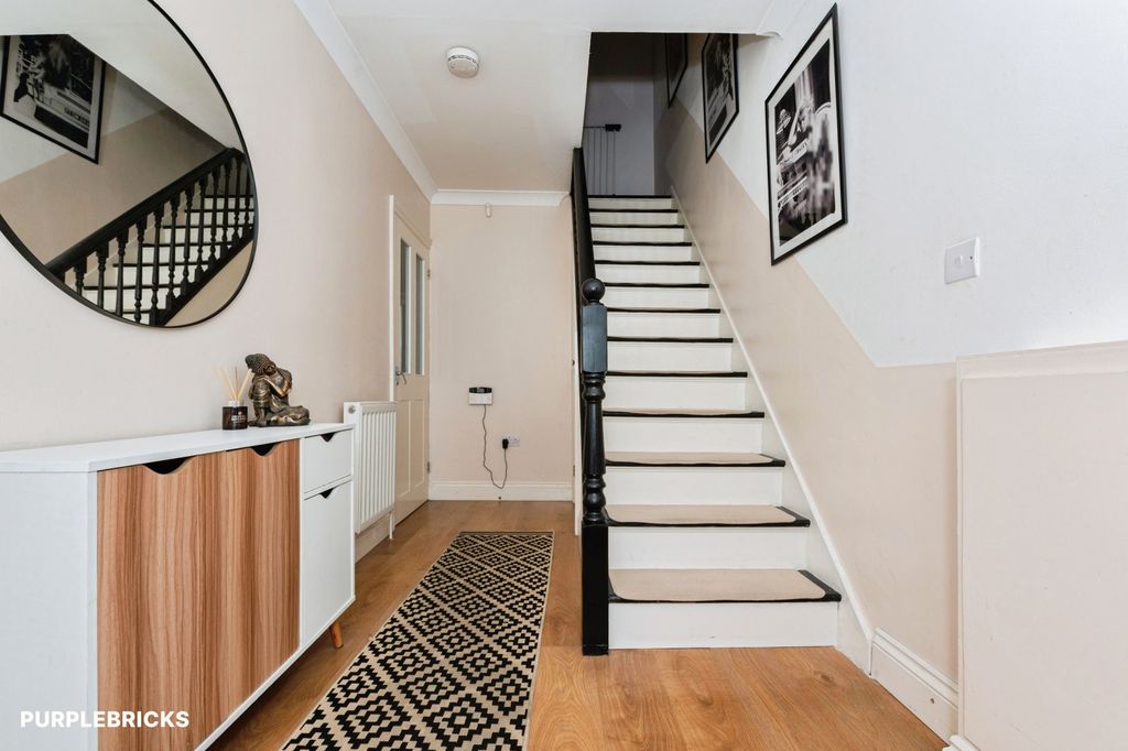 Property photo 3 of 15 Entrance Hall