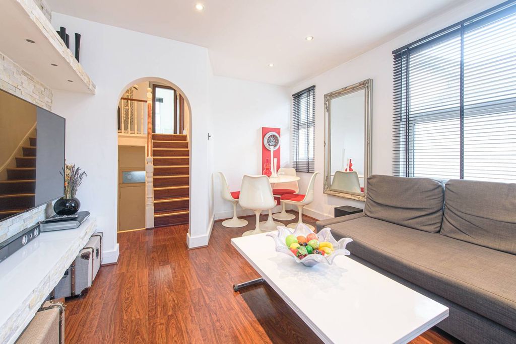 Property photo 2 of 11