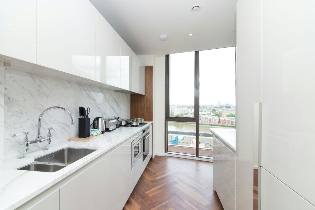 Property photo 2 of 7 Kitchen