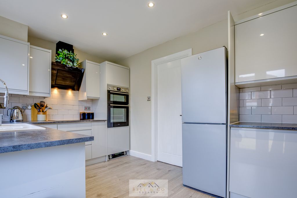 Property photo 3 of 22 Kitchen 1.3