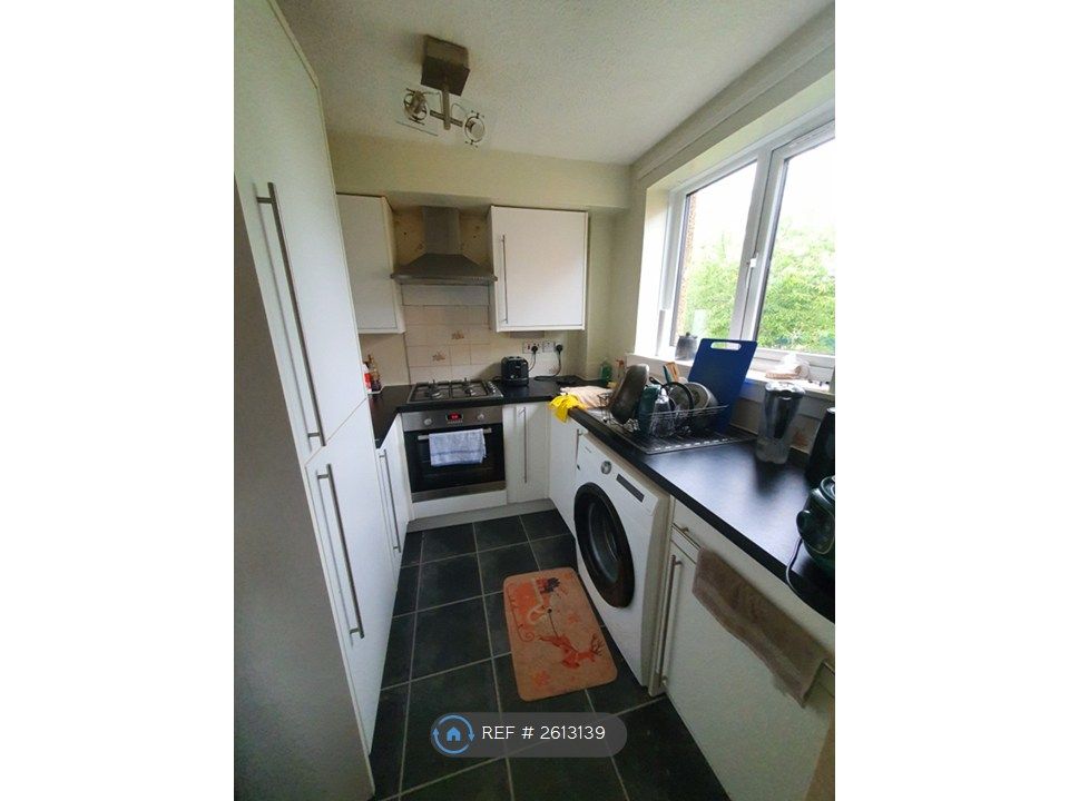 Property photo 3 of 8 Kitchen