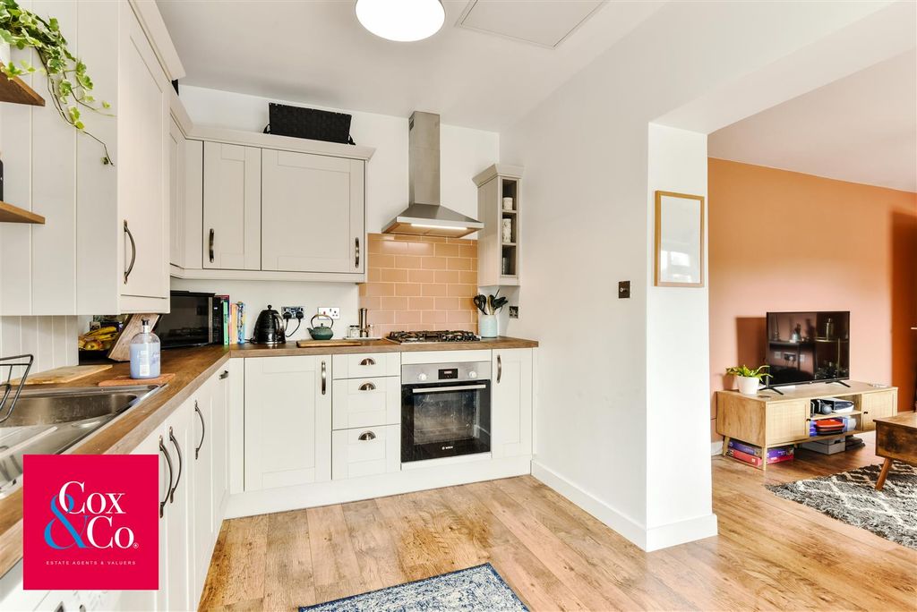 Property photo 2 of 13 81M_4890,v2.Jpg