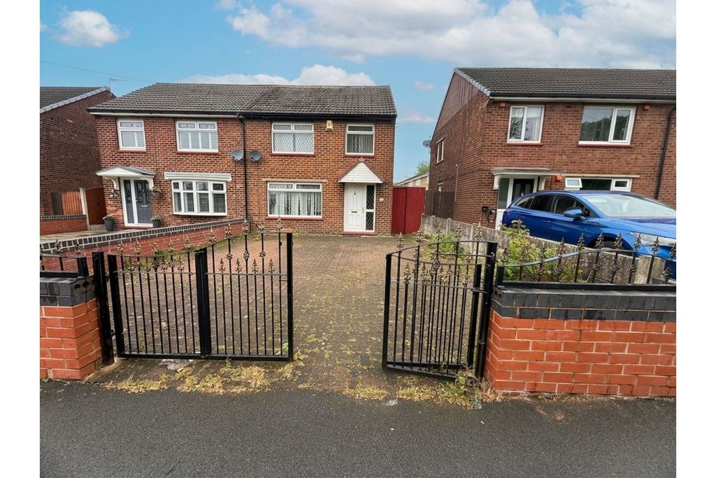 Property photo 1 of 12
