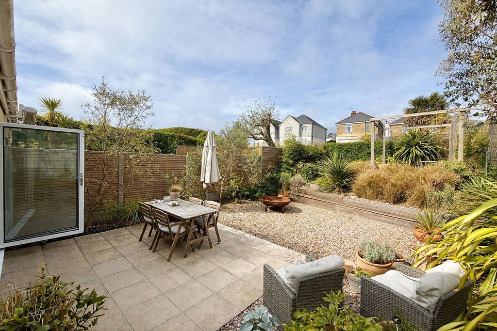 Property photo 2 of 31