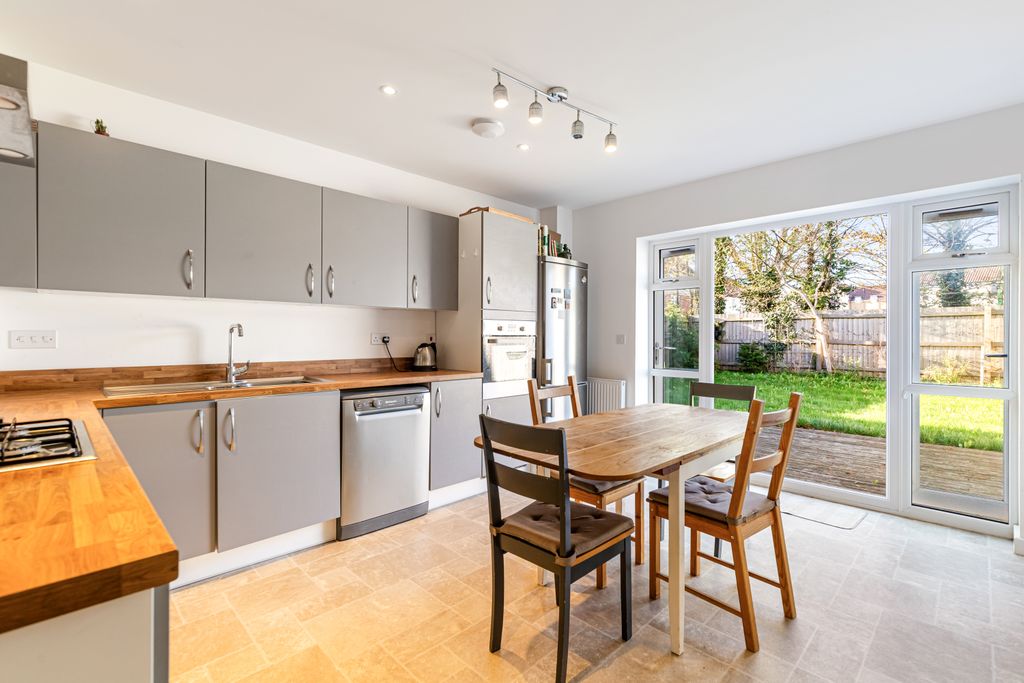 Property photo 2 of 12 A08 - 7 Strawberry Lane, Exeter - 251119