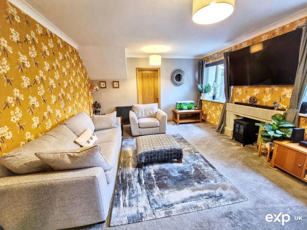 Property photo 3 of 28