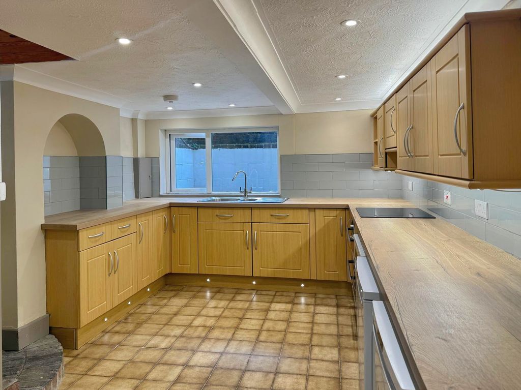 Property photo 1 of 12 Kitchen