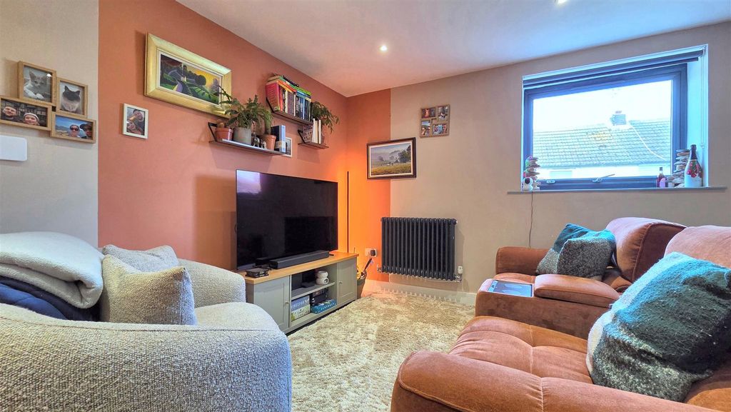 Property photo 3 of 8 Lounge/Kitchen/Diner