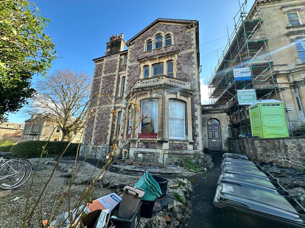 Property photo 2 of 10 Historic Stone-Fronted Property With Decorative Ba...