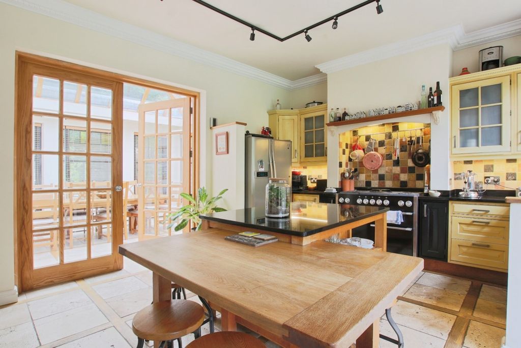 Property photo 3 of 26 4610353