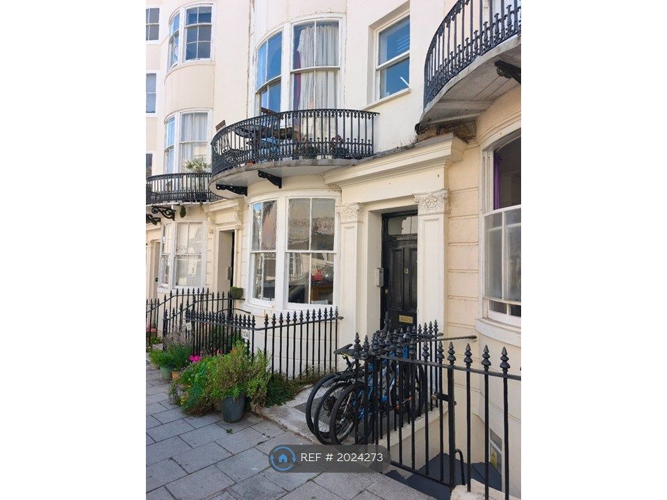 Property photo 1 of 10 Main Entrance