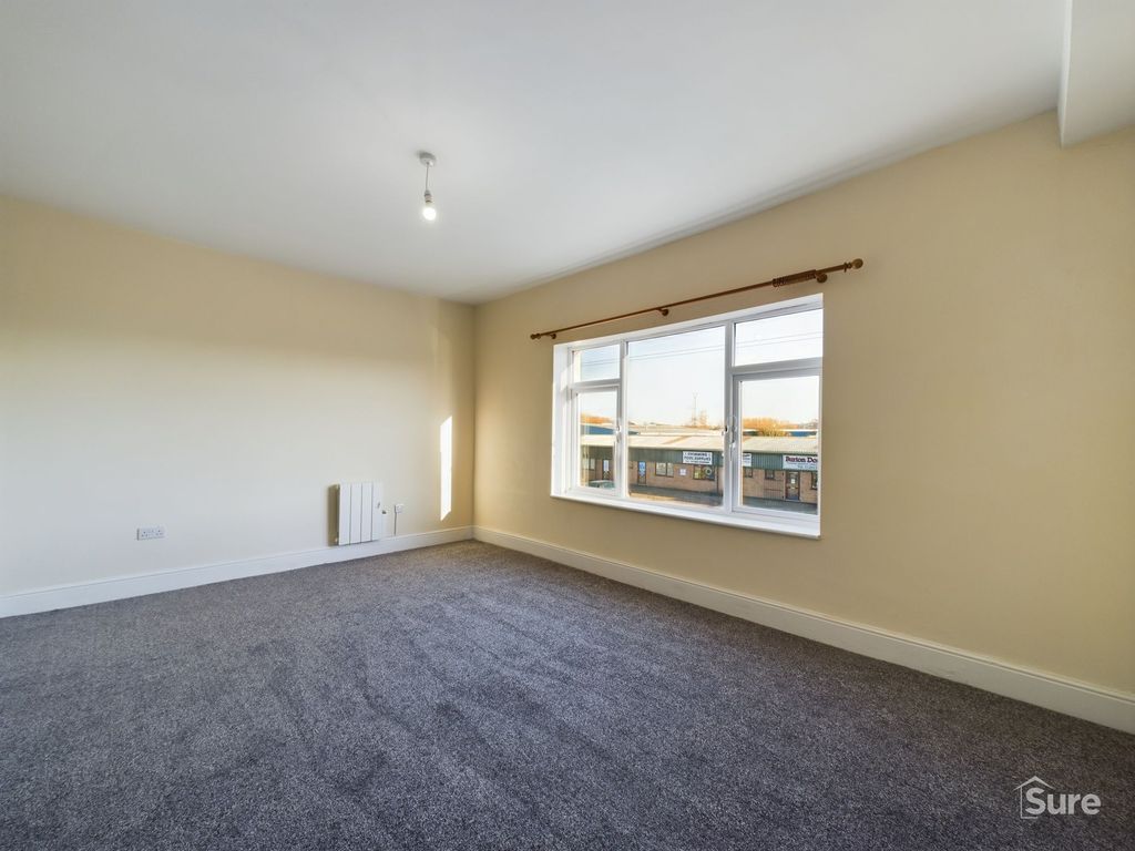 Property photo 2 of 8