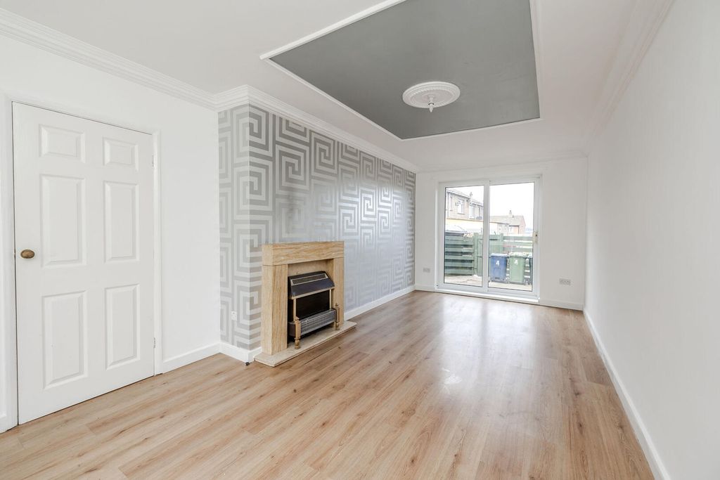 Property photo 3 of 28 Living Room