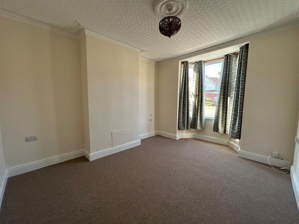 Property photo 3 of 20 E0d2A049-5E87-4B4d-8F79-B812F99F0d70.Jpg