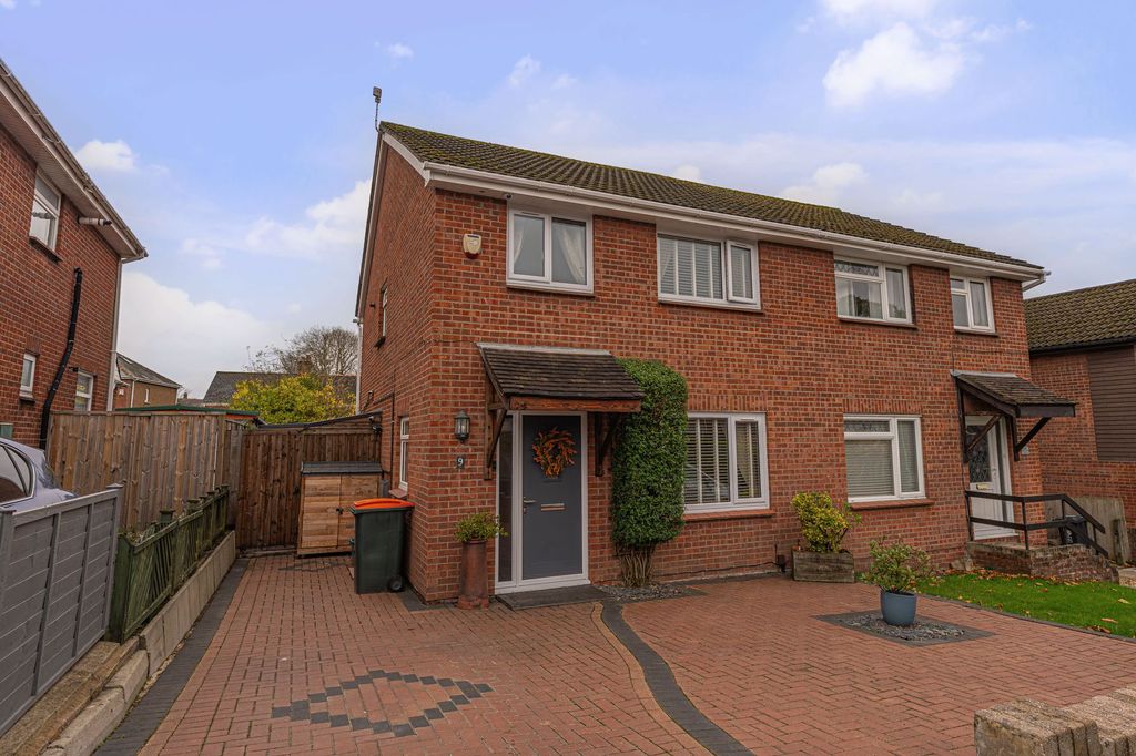 Property photo 1 of 32