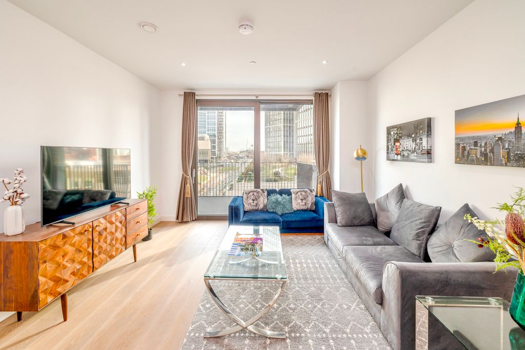 Property photo 1 of 32