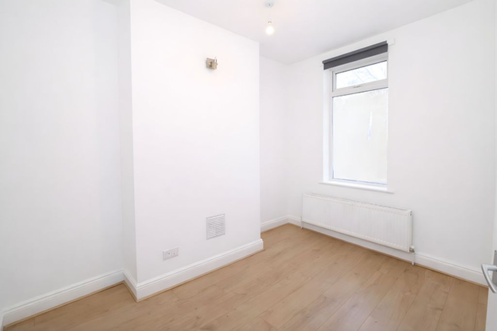 Property photo 3 of 9 Dining Room