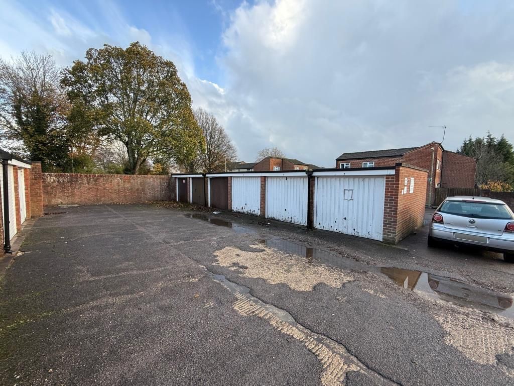 Property photo 2 of 3 Alt Garage View