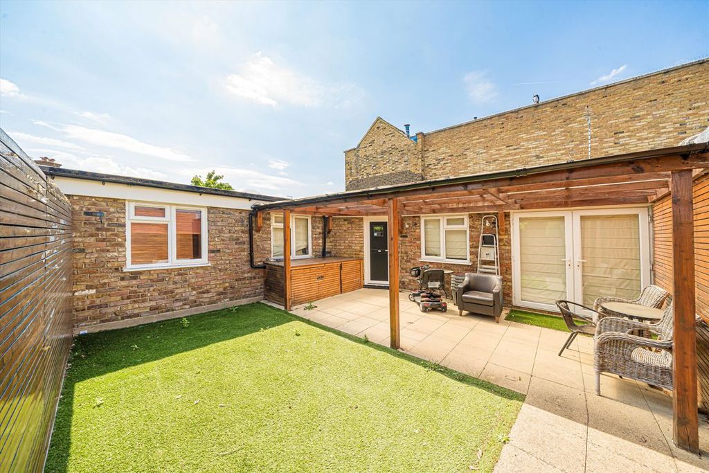 Property photo 1 of 6