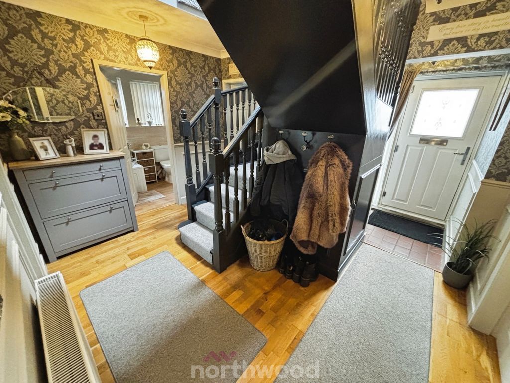 Property photo 2 of 30