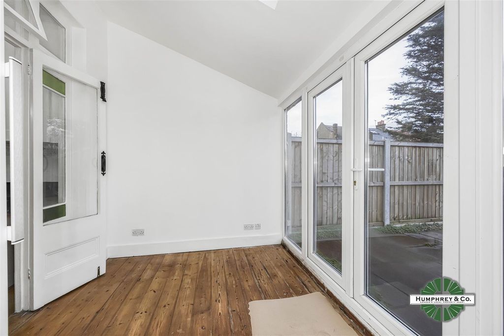 Property photo 3 of 14 Essex Road -(4).Jpg