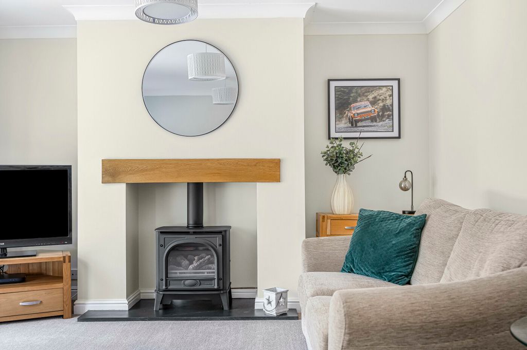 Property photo 3 of 32 Fireplace/Gas Fire